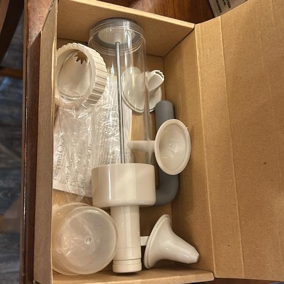 The Pampered Chef Bundle. Bread tube heart. Decorator and chip maker. NEW - Picture 3 of 11